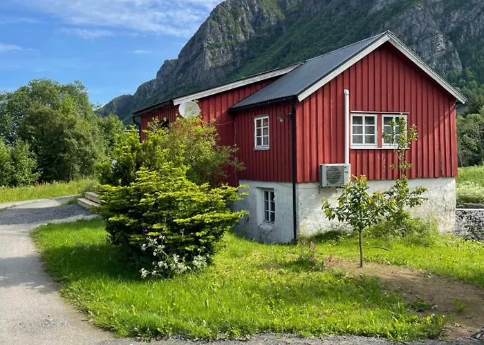 Converted Barn In Peaceful Countryside Near Farstadsanden Feriehus *
