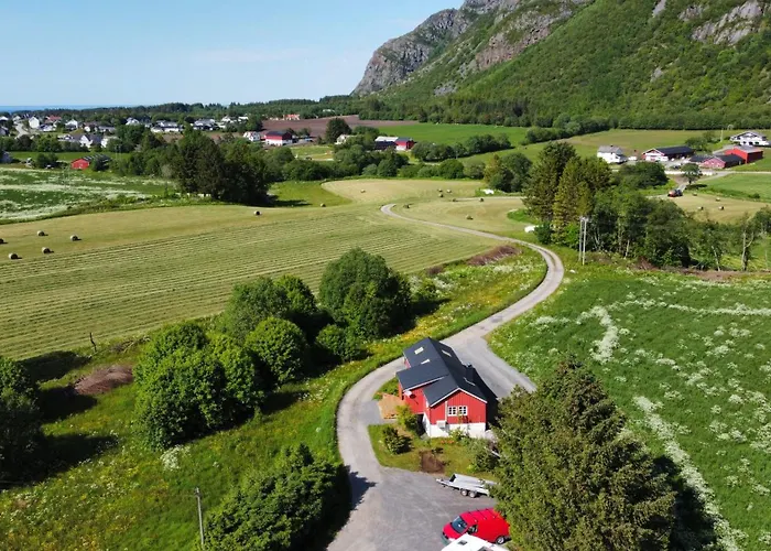 Converted Barn In Peaceful Countryside Near Farstadsanden Feriehus *